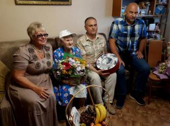 Депутаты Саратовской городской Думы поздравили ветерана Великой Отечественной войны со 100 - летием