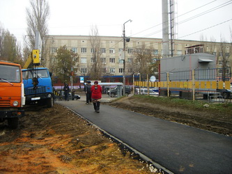 Вячеслав Тарасов помог организовать ремонт тротуара