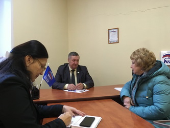 Депутаты провели выездные приемы граждан в Заводском районе
