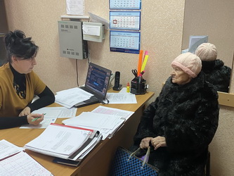 Светлана Глухова окажет материальную помощь жительнице Ленинского района