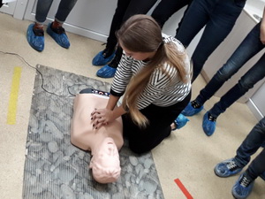 Участники акции «Спасая жизни» отработали навыки оказания первой помощи в симуляционном центре