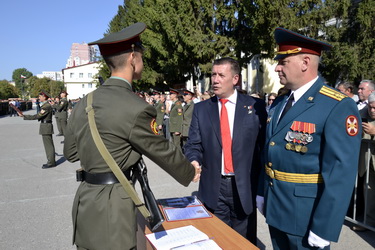 Депутат поздравил курсантов 1-го курса военного института с принятием присяги