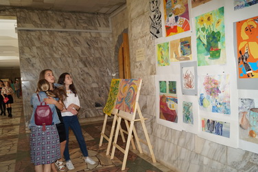 Депутаты поздравили выпускников Детской художественной школы