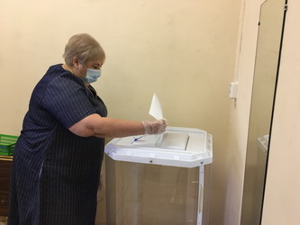 Ирина Кононенко отдала свой голос на довыборах в городскую Думу