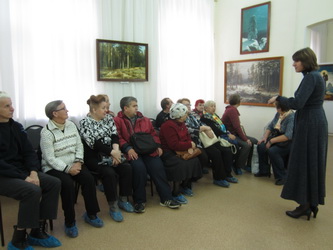 Светлана Глухова организовала экскурсию для представителей старшего поколения Ленинского района