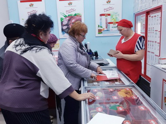 Александра Сызранцева проверила весовое оборудование в торговых точках Ленинского района