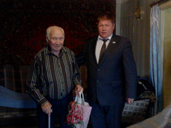 Депутат Сергей Агапов поздравил ветеранов своего избирательного округа с 73-й годовщиной Победы