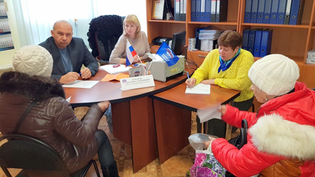 Жители Ленинского района просят Олега Комарова оказать содействие в расселении непригодного для проживания дома