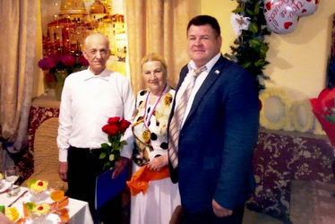 Вячеслав Тарасов поздравил ветеранов с юбилейными датами