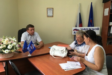 Владимир Дмитриев провел прием граждан по личным вопросам