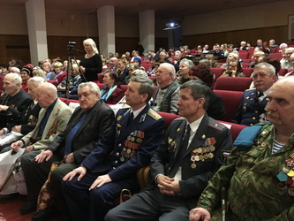 Жителей Заводского района Саратова поздравили с наступающим Днем защитника Отечества