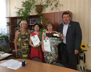 Владимир Дмитриев поблагодарил учителей за добросовестный труд