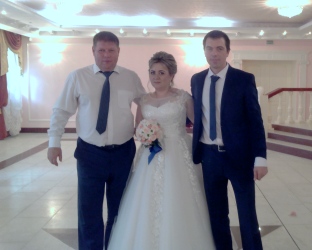 В День Семьи, любви и верности Сергей Агапов поздравил молодоженов с бракосочетанием