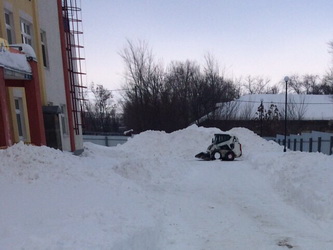 Адель Славутин оказал детскому саду содействие в уборке снега