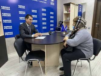 Евгений Чернов провел очередной прием жителей своего избирательного округа