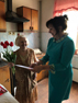 Светлана Глухова поздравила жительницу Ленинского района с 90-летием