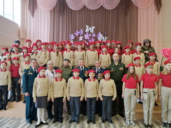 В Заводском районе Саратова учащихся приняли в ряды юнармейцев