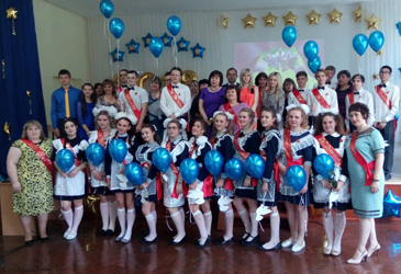 Дмитрий Кудинов поздравил выпускников Октябрьского района с последним звонком