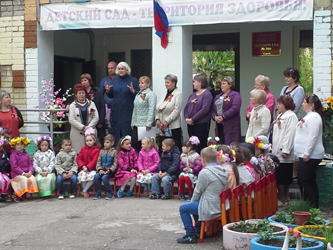 Наталья Груколенко поздравила ветеранов поселка Дачный с Днем Победы