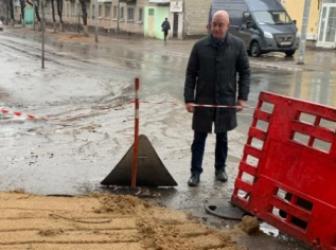 Вячеслав Доронин выехал на место порыва трубы для устранения проблемы в сжатые сроки 