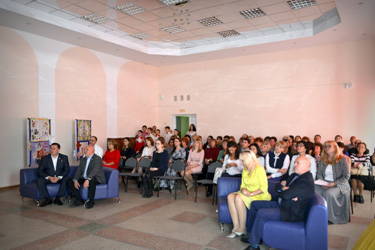 Депутаты Волжского района поздравили учителей с профессиональным праздником 