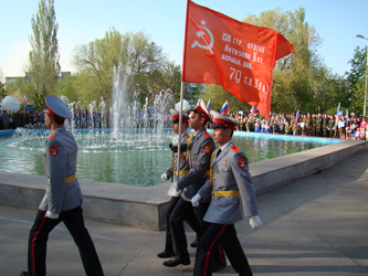 В сквере Победы Ленинского района прошло торжественное мероприятие, посвященное 73-й годовщине Победы