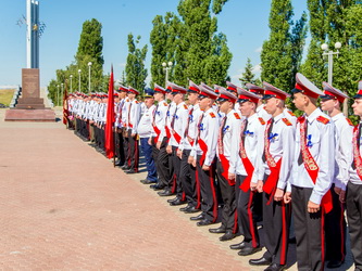 Александр Янклович вручил аттестаты выпускникам Саратовских кадетских школ