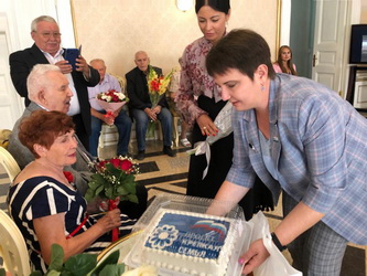 В Заводском районе супругов поздравили с 60-летием со дня свадьбы