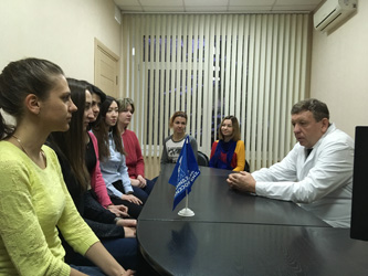 Владимир Дмитриев провел круглый стол с молодыми врачами