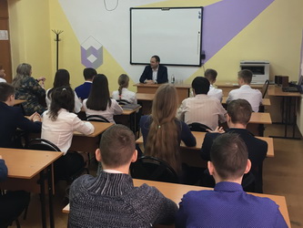 Дмитрий Кудинов провел Уроки мужества в образовательных учреждениях Октябрьского района Саратова