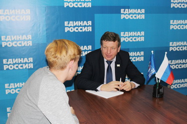 Вчера Владимир Дмитриев провел прием избирателей в Заводском районе