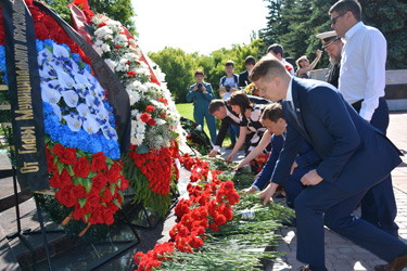 Жители Саратова почтили память павших в Великой Отечественной войне