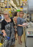 Александра Сызранцева инициировала проверку гипермаркета после получения жалобы от покупателей