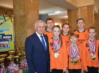 Виктор Малетин встретился с участниками спортивно-туристического клуба "Веды"         