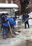 Студенты-добровольцы вновь вышли на борьбу со снегом
