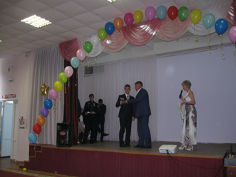 Депутаты городской Думы поздравили выпускников с окончанием школы