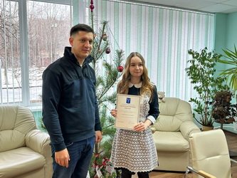 Александр Бондаренко вручил именные стипендии учащимся школ Ленинского района