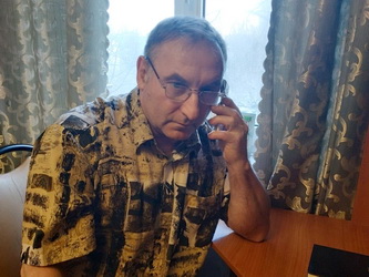 В День защитника Отечества депутат Павел Трафимчик поздравил ветеранов по телефону