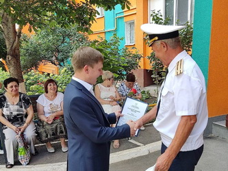 Депутат Саратовской городской Думы Алексей Сидоров встретился с ветеранами ВМФ и их семьями