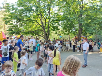Алексей Сидоров организовал концертно-игровую программу «Вместе весело живем» для детей, проживающих в районе ВСО
