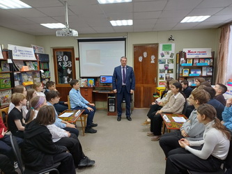 При поддержке Александра Юдина для учащихся школы №72 состоялся «Турнир знатоков Конституции» 