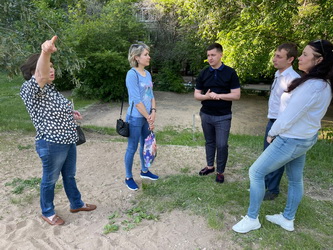 Александр Бондаренко обсудил вопросы благоустройства дворовой территории с жителями своего избирательного округа
