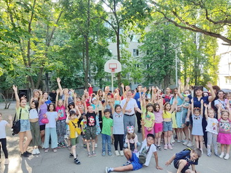В День защиты детей депутаты городской Думы поздравили сотни саратовских детей