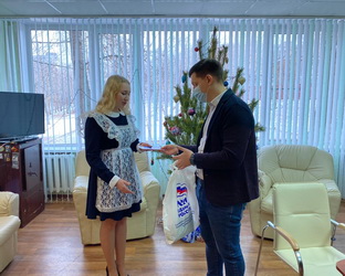 Александр Бондаренко поздравил лучшего ученика школы №60 Ленинского района