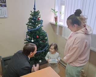 Маленькая Маргарита получила желанный подарок от депутата Максима Битюцкого
