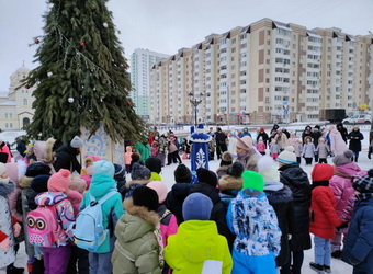 Владимир Островский и Павел Солопов поздравили детей на районной «елке»