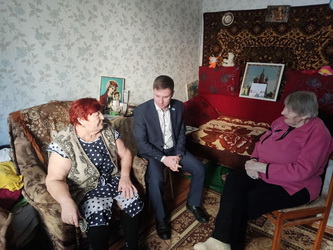 Алексей Сидоров посетил жительницу своего избирательного округа