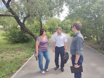 Алексей Сидоров с жителями Ленинского района осмотрел пешеходную зону на Московском шоссе