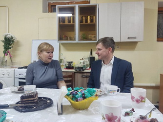 Алексей Сидоров поздравил с Днем матери жительницу Саратова, сын которой находится в зоне специальной военной операции
