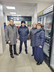 В рамках рейда по объектам общественного питания, реализующих алкогольную продукцию в МКД, Максим Битюцкий посетил торговую точку на своем избирательном округе